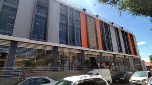 Alcaldía de Tarija y Consejo de la Magistratura habilitan oficinas de Derechos Reales en el mercado Bolívar