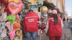 Alcaldía de Tarija intensifica operativos para el despeje de aceras en el casco viejo