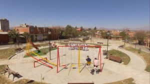 Alcalde Torres entrega “pintoresca” plaza en el barrio San Bernardo