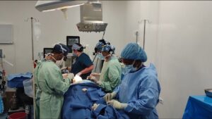 Campaña solidaria impulsada por la Alcaldía de Tarija y la Fundación JRG logra 60 cirugías de cara y cuello en 3 días