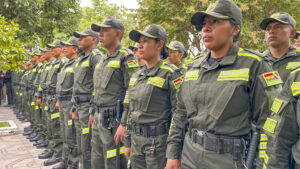 Alcaldía de Tarija entrega 13 camionetas a la Policía Boliviana para fortalecer su trabajo