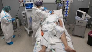 Aumentan casos de COVID en Tarija, un joven de 31 años muere por el virus