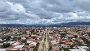Alcalde de Tarija entrega e inaugura empedrado de calles y avenidas en los distritos del 6 al 13.