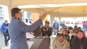 Alcalde de Tarija entrega e inaugura el módulo de informática y tecnología del hospital San Antonio.