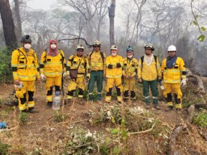 Alcaldía de Tarija continúa apoyando con personal para sofocar el incendio en regiones del oriente