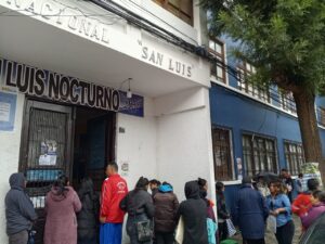 PRIMER DÍA DE INSCRIPCIONES ESCOLARES CON LARGAS FILAS EN TARIJA