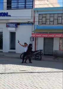 Atrapan a asaltantes del Banco Unión en Oruro